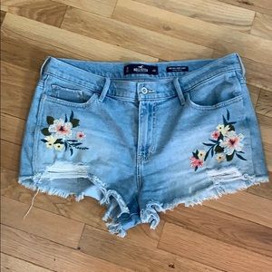 Hollister embellished, distressed jean short  w 32